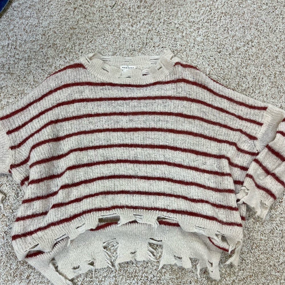 M/L Mainstrip Distressed Sweater